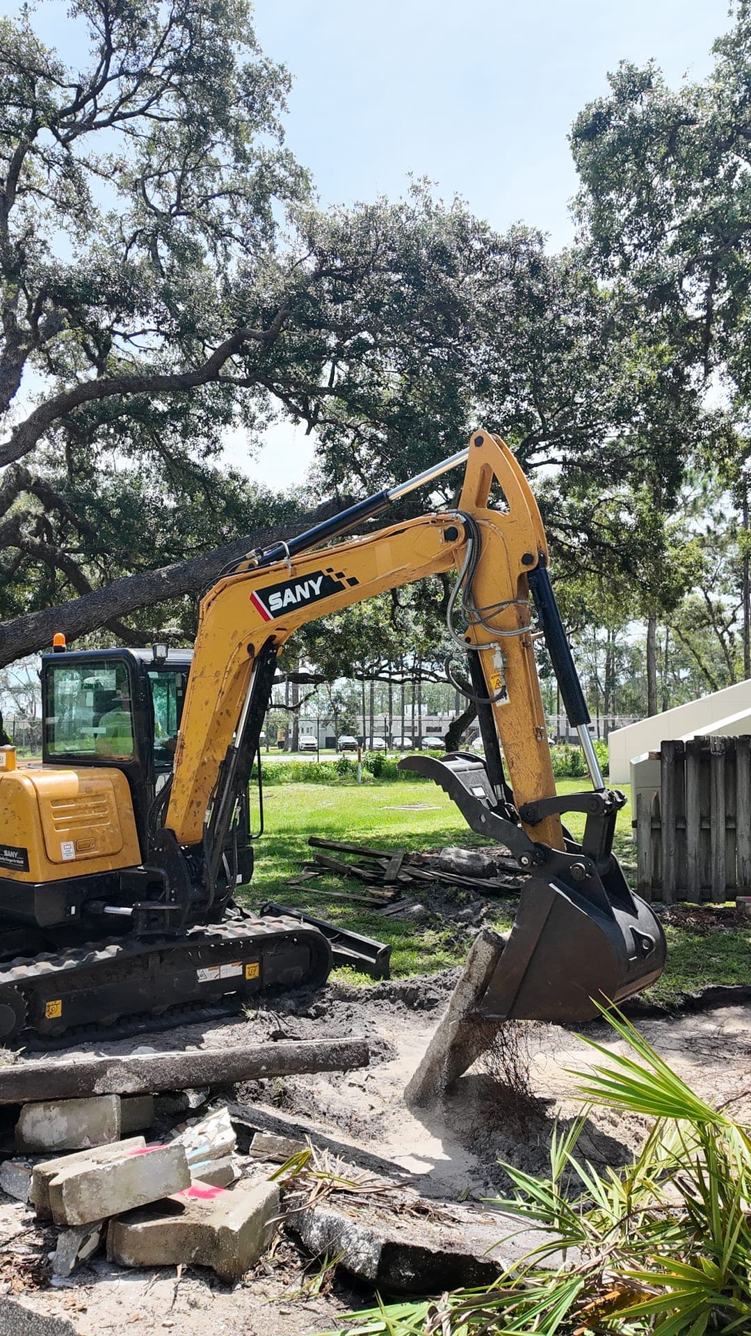 Mobile Home & Structure Demolition by Hoag Land Services in Central Florida